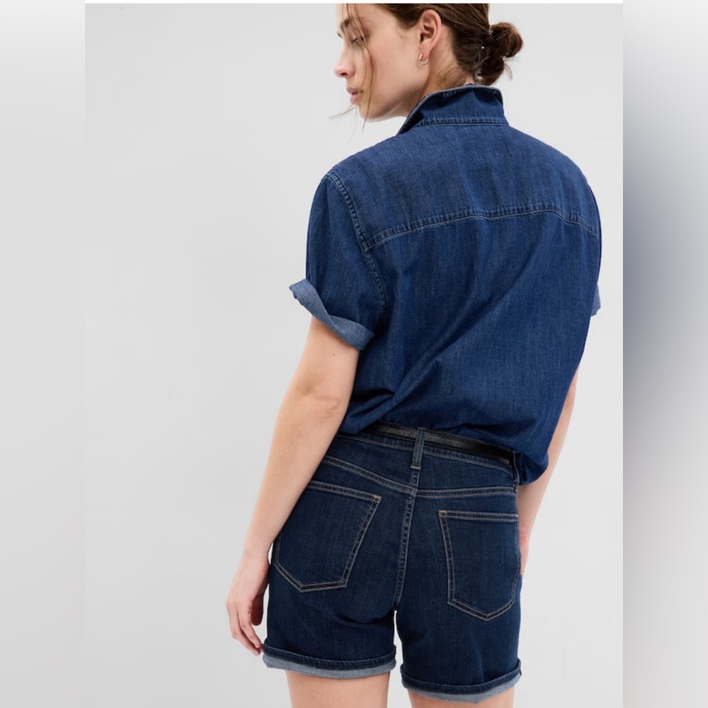 NWT GAP 5” denim girlfriend shorts - Picture 2 of 9